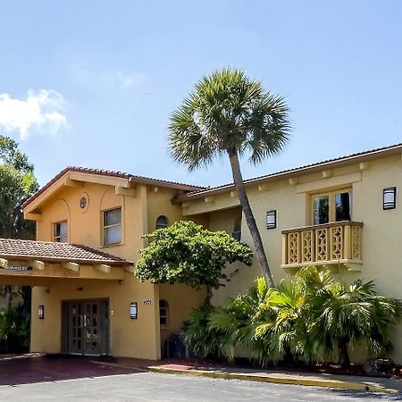 Red Roof Inn Tampa Bay - St. Petersburg Eksteriør bilde